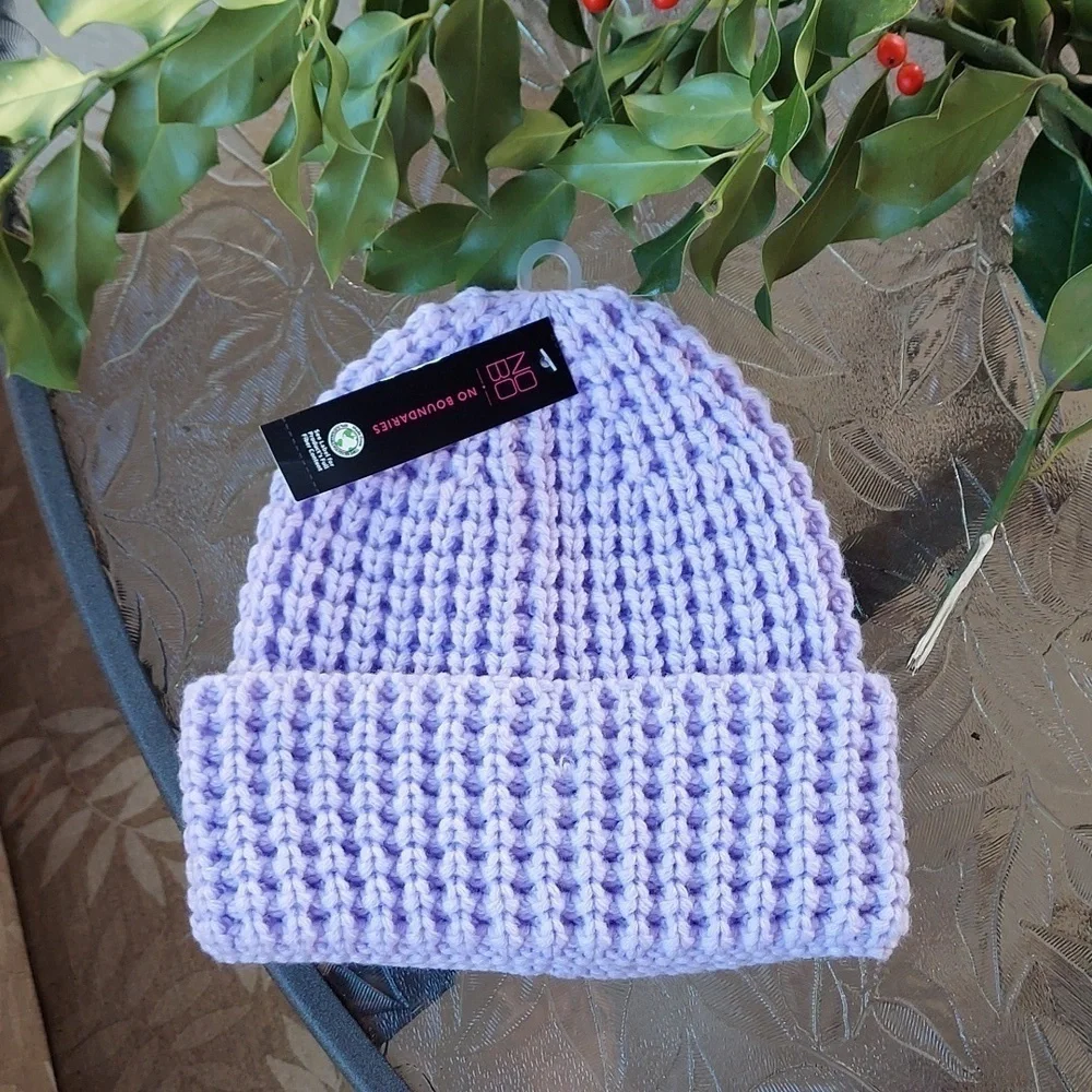 New! No boundaries hat. One size.